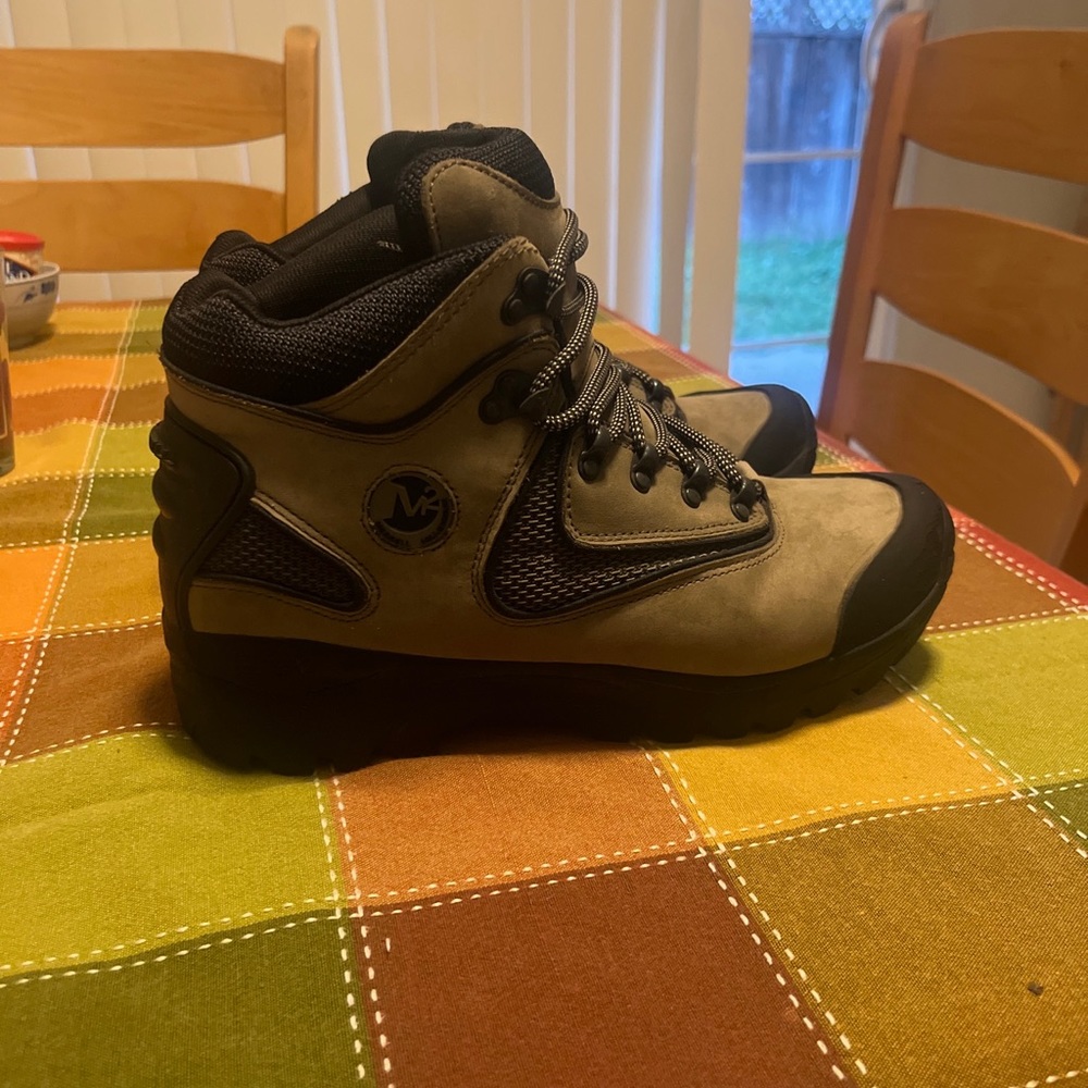 Merrel mens vibram hiking boot size 8